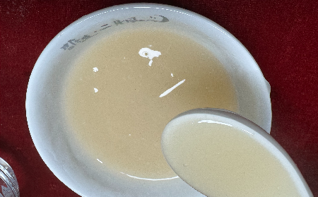 多少媽媽栽在輔導(dǎo)作業(yè)上！姥姥端來的一杯溫?zé)嵊袡C(jī)葛根粉，竟成了情緒 “滅火器”